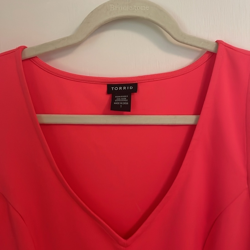 Torrid Neon Coral Peplum Sleeveless Top Women’s Size 1x - Picture 2 of 5